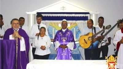 Dia de Finados é marcado por fé, emoção e chuva