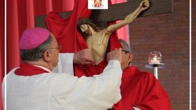 Sexta-feira Santa – Adoração à Santa Cruz