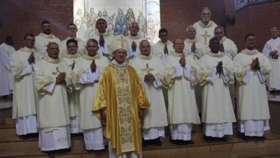 Ordenações diaconais são acompanhadas por centenas de pessoas