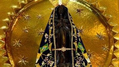 Carmelitas confeccionam manto especial pelos 300 anos para imagem de Nossa Senhora Aparecida