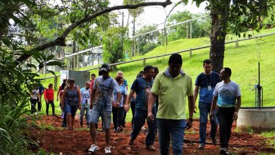 Fiéis visitam a APA do Rio Piava para verificar a situação do manancial