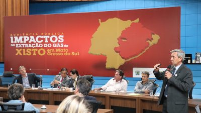 Reginaldo Urbano, representante da Diocese, discursa sobre os perigos do Fracking na Assembleia Legislativa do MS
