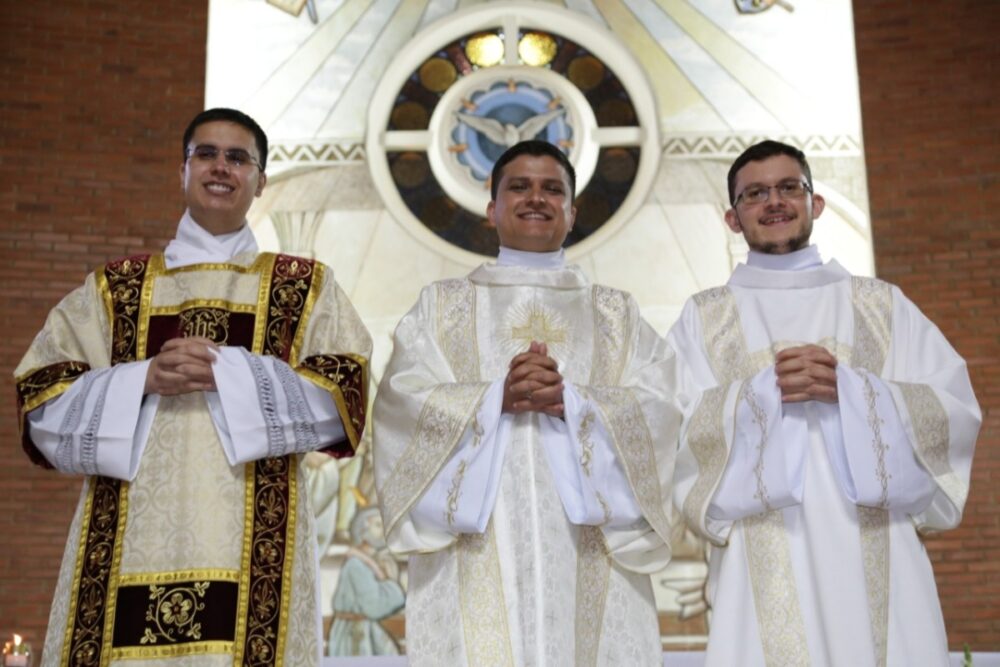 Ordenação Diaconal de Bruno, Ederson e Gabriel