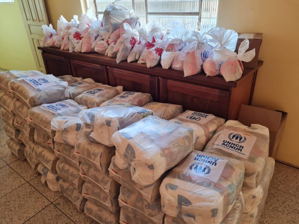 Cáritas de Curitiba envia cestas de Natal para imigrantes de Umuarama e região