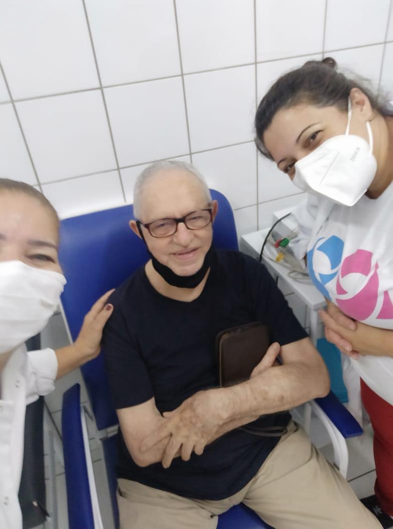 Dom José recebe a primeira dose da vacina contra a COVID-19