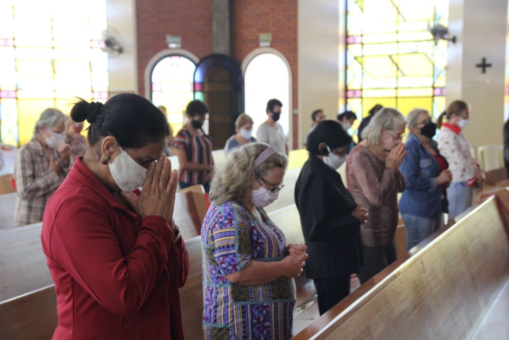 Fiéis rezam 25 horas pelo fim da Pandemia