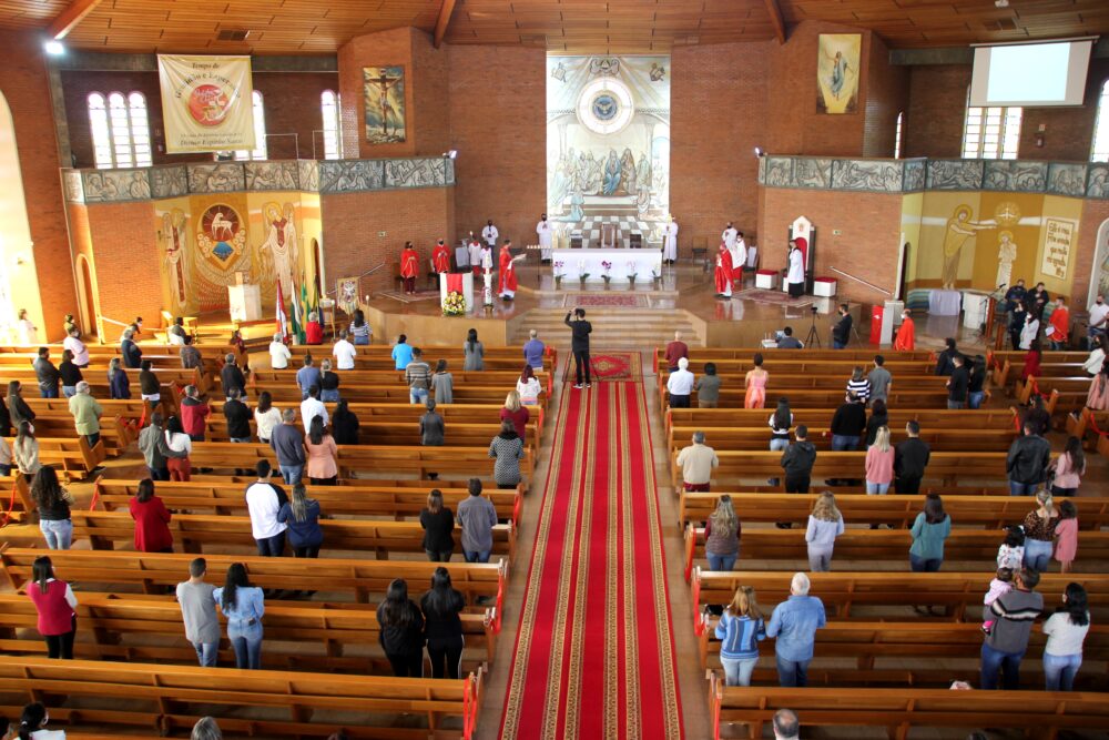 Solenidade de Pentecostes na Catedral de Umuarama