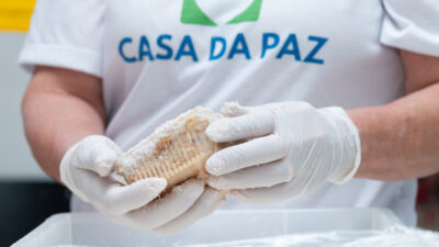 Casa da Paz produz o tradicional bolo de Santo Antônio