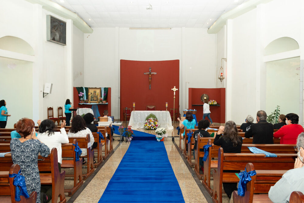 Solenidade de Nossa Senhora de Perpétuo Socorro teve benção dos veículos e distribuição de tapetes
