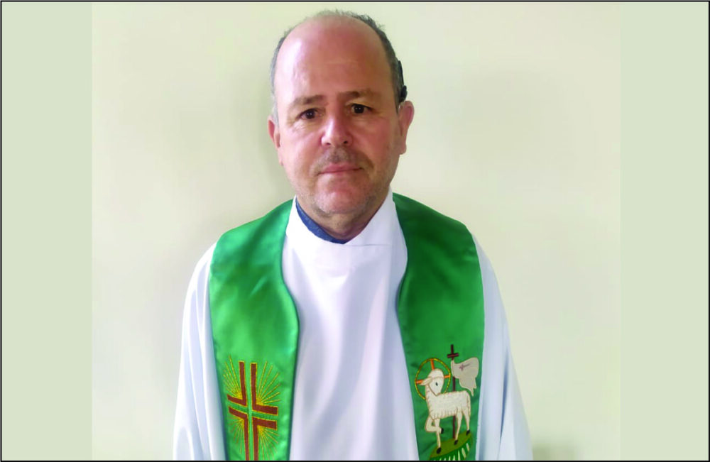 Padre que pegou Covid-19 apresenta melhoras