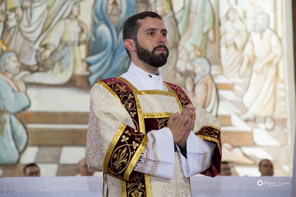 Padre Frederico retorna de hospital após novos procedimentos