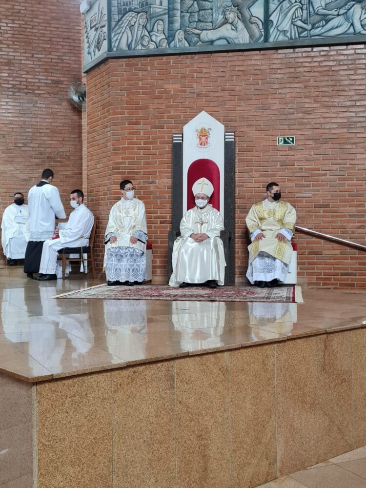 Dois jovens foram ordenados diáconos no último sábado (31)