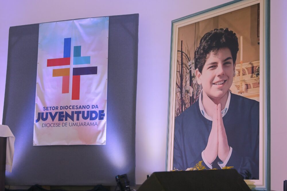 Dia Nacional da Juventude foi realizado com muito fervor, louvor e adoração.