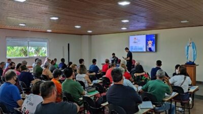 Representantes paroquiais realizam capacitação sobre o Sínodo
