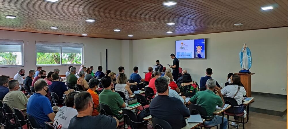 Representantes paroquiais realizam capacitação sobre o Sínodo
