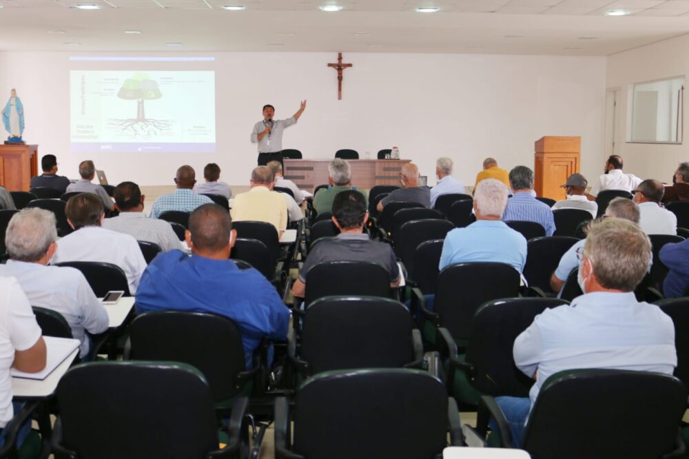 Reunião do Clero trata da LGPD e do Jubileu de Ouro da Diocese
