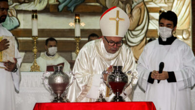 Clero se reúne para Missa dos Santos Óleos