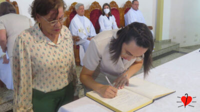 Noviça faz sua primeira profissão religiosa