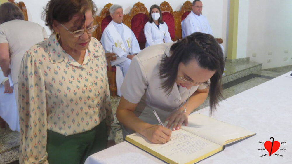 Noviça faz sua primeira profissão religiosa