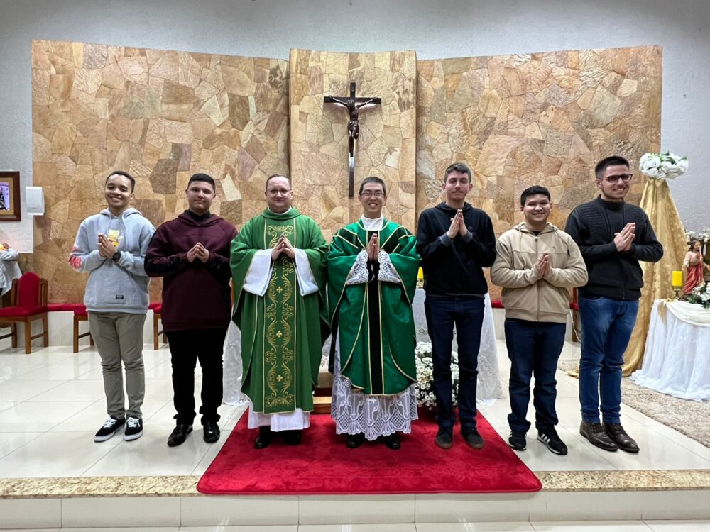 Paróquia de Icaraíma recebe visita de seminaristas do Propedêutico