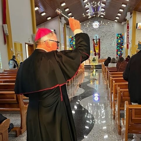 Dom João Mamede leva a chama da vela jubilar em visita à Paróquia de Rondon
