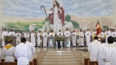 Padres, bispo, seminaristas e leigos se reúnem para Jornada de Oração pelos Sacerdotes