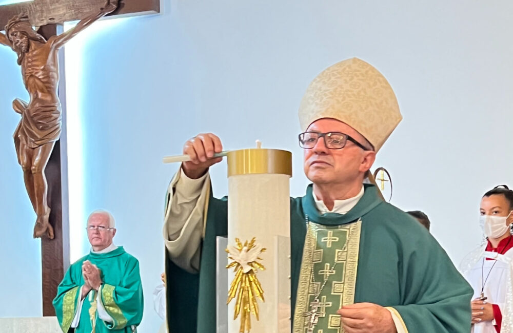 Dom João leva a chama da Vela Jubilar à Iporã-PR