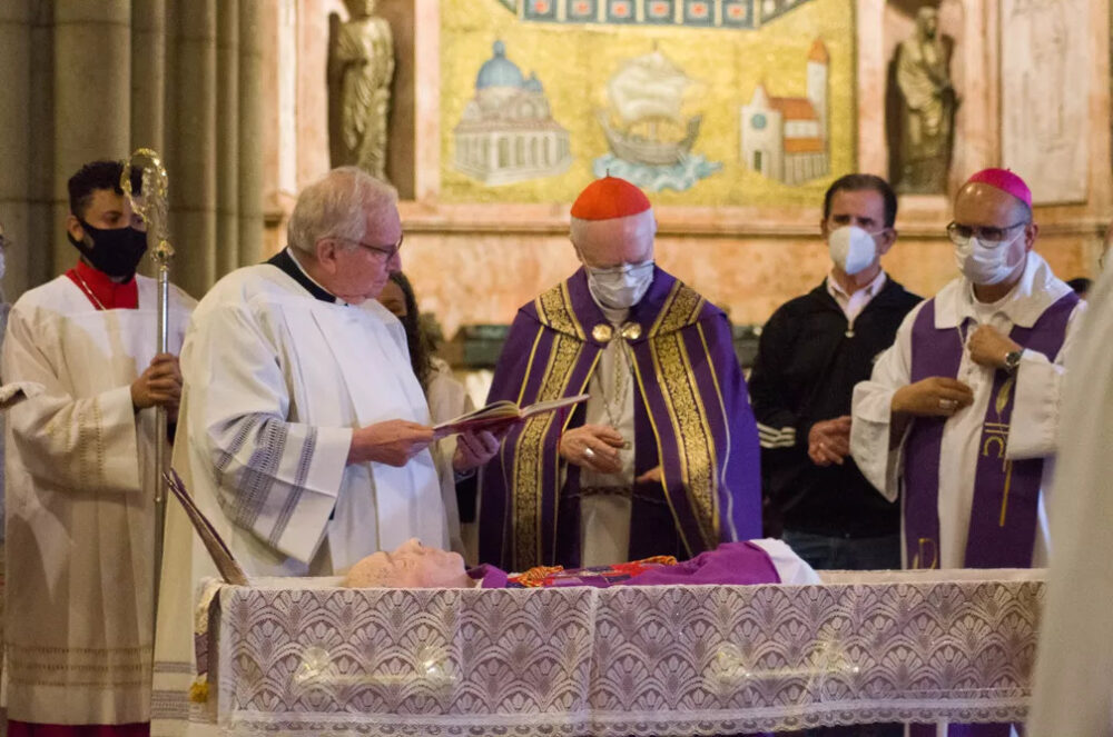 Dom João Mamede esteve presente no funeral do Cardeal Dom Claudio Hummes
