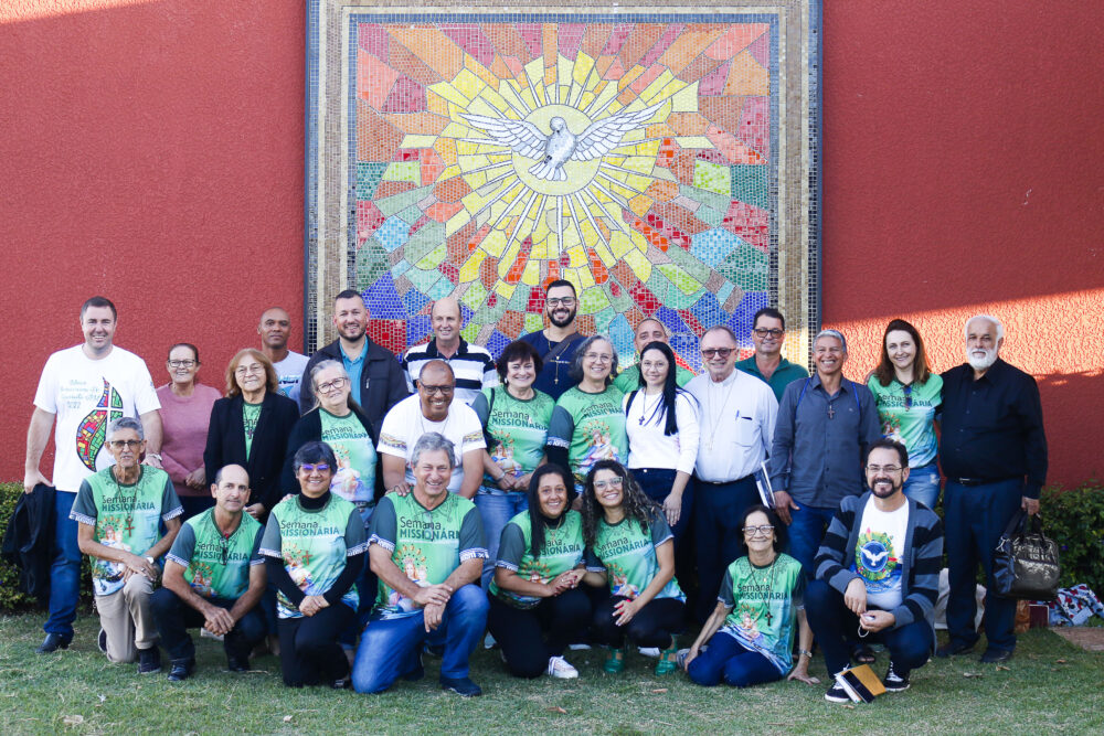 Em encontro, Dom João ouve os participantes da Missão Igreja-Irmã