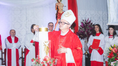 Dom João leva a chama da Vela Jubilar à Altônia