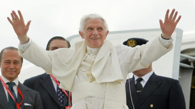 Unidos em oração pelo Papa Emérito Bento XVI