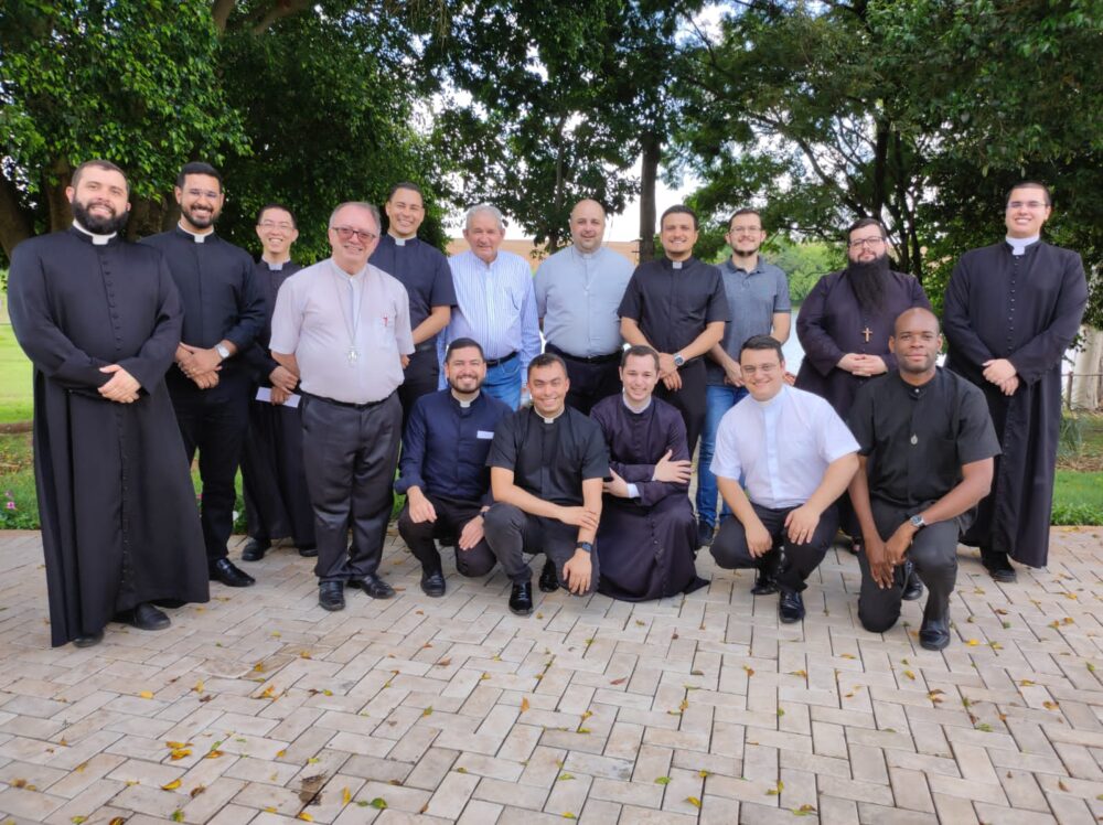 Padres com até cinco anos de sacerdócio se encontram com o Bispo Diocesano