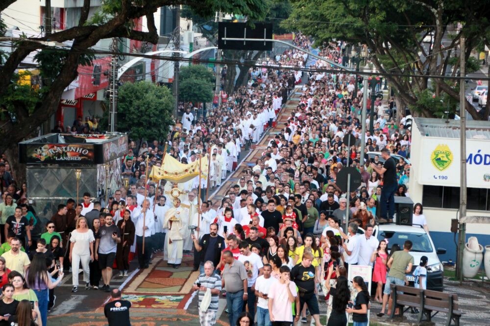Em ano Jubilar, Paróquias de Umuarama celebram juntas Corpus Christi