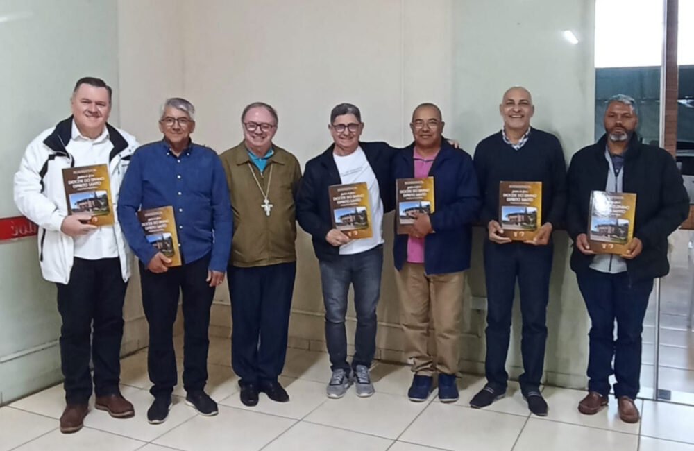 Em ano jubilar, Dom João Mamede se reúne com padres laicizados da Diocese de Umuarama