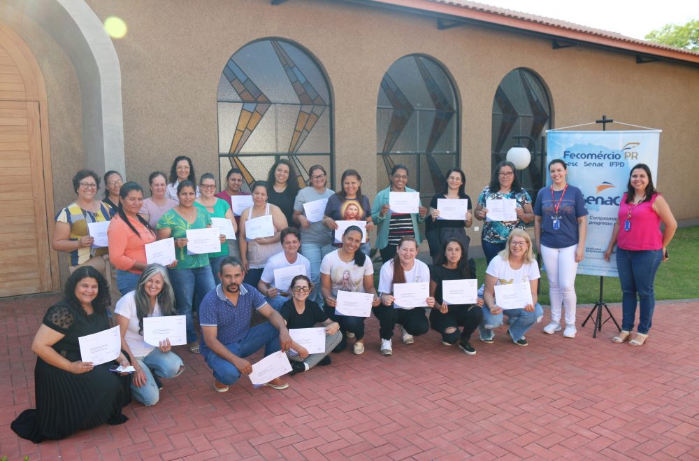 Funcionários da Diocese de Umuarama participam do curso de técnicas de limpeza
