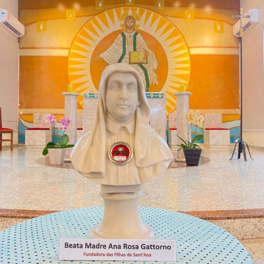 Relíquia da Beata Madre Rosa Gattorno visita Paróquia Nossa Senhora Aparecida, em Umuarama