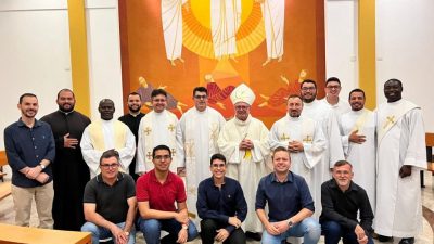 Dom João preside Missa de encerramento de ano letivo em Londrina