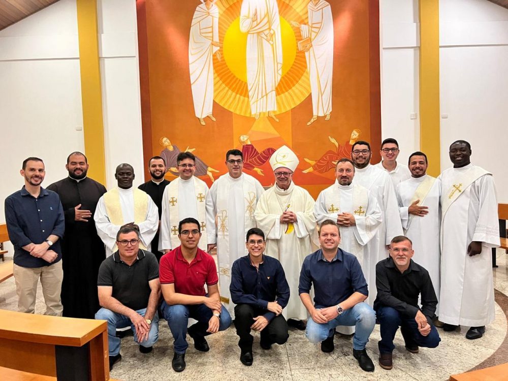 Dom João preside Missa de encerramento de ano letivo em Londrina