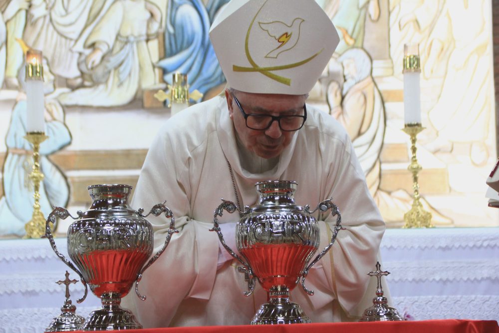 Missa do Crisma: bênção, confecção e consagração dos Santos Óleos