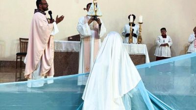 Paróquia de Tapira recebe visita de Reitor e Imagem Peregrina da Virgem do Rocio