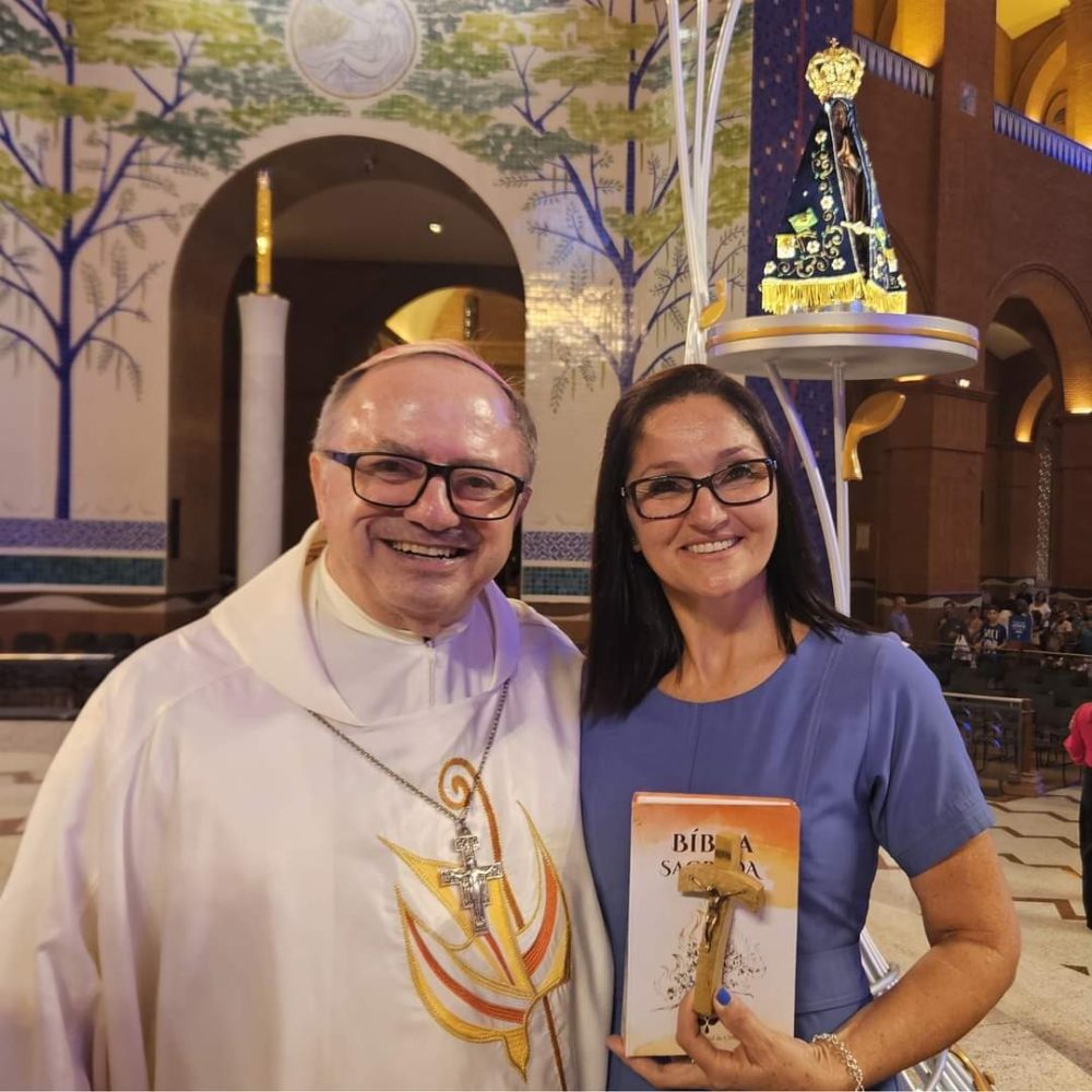 Maria Lúcia Maciel da Diocese de Umuarama foi instituída ao Ministério de Catequista durante a Assembleia da CNBB