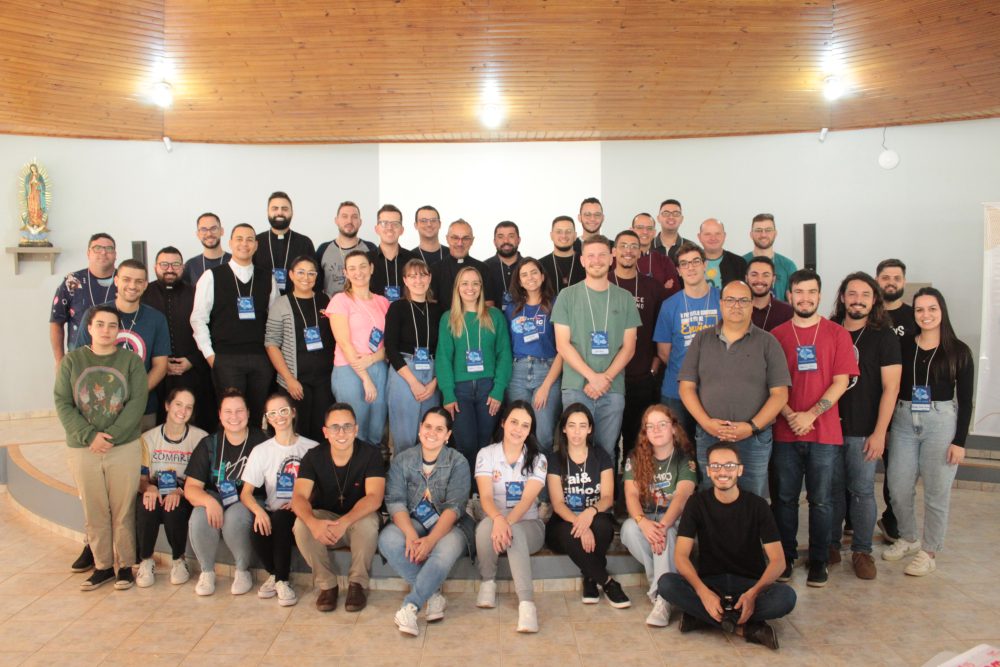 Representantes do Setor Diocesano da Juventude participam de encontro regional