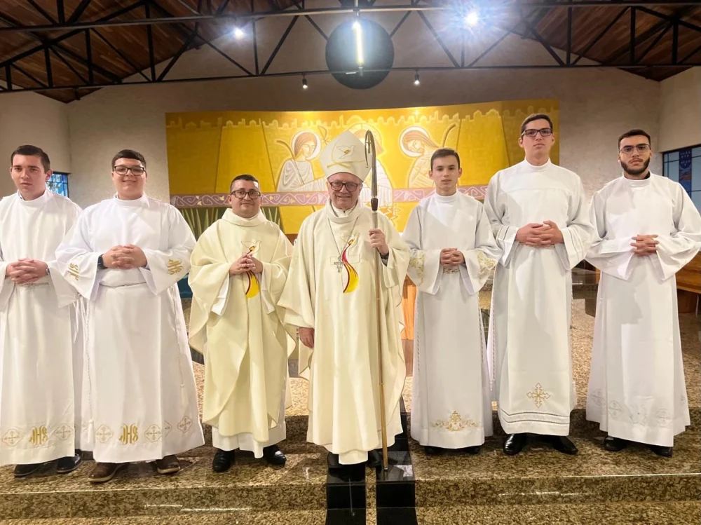 Seminaristas da etapa propedêutico receberam ministério de MECEPs