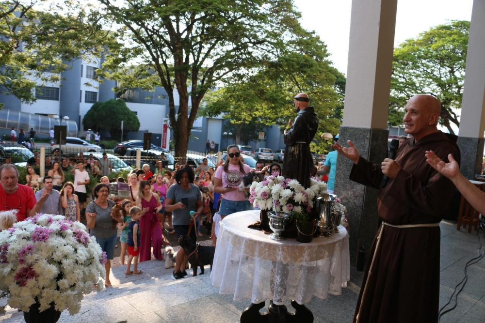 Missa Solene, tradicional almoço e bênção dos animais marcam o dia de São Francisco de Assis
