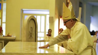 Bispo dedica Igreja e Altar da Paróquia Sagrado Coração de Jesus em Brasilândia do Sul