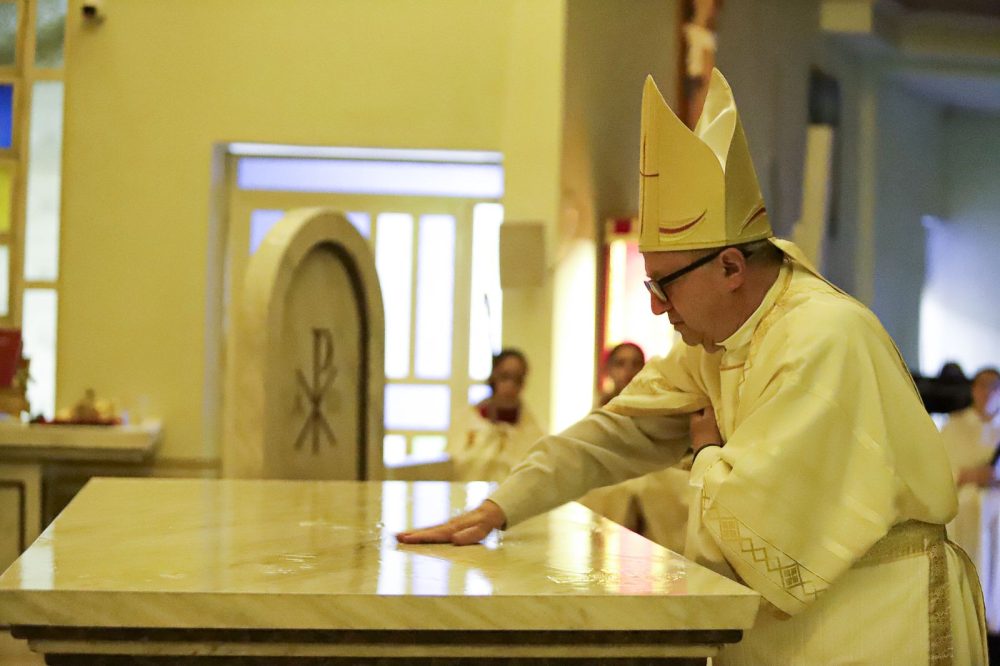 Bispo dedica Igreja e Altar da Paróquia Sagrado Coração de Jesus em Brasilândia do Sul