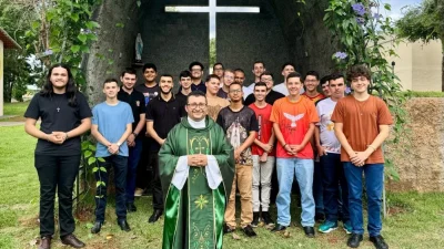 16 jovens participam de Encontro Vocacional