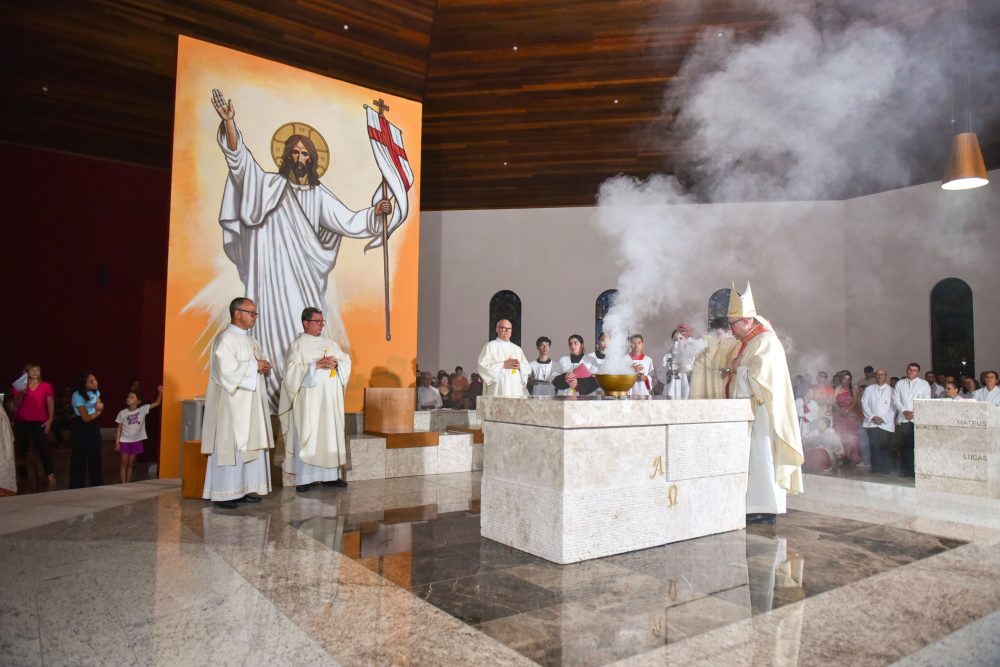Dedicação de altar e da igreja matriz da paróquia da Ressurreição