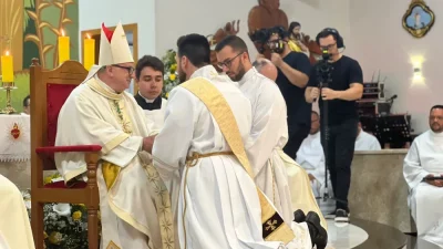 Em uma celebração emocionante, o Diácono Leandro Agostinetti é ordenado Presbítero