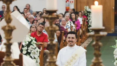 Pela imposição das mãos do Bispo Diocesano, o Diácono Danilo Barbi é ordenado Presbítero